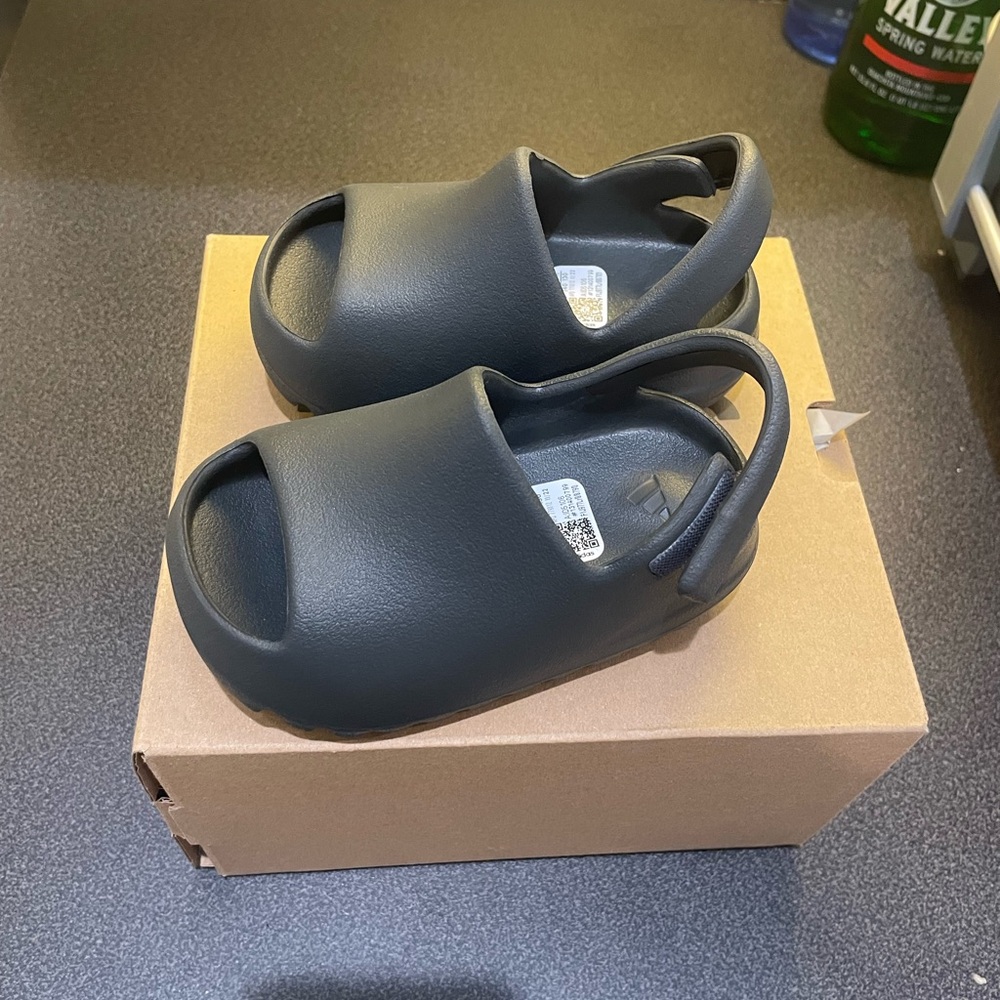 Yeezy toddler Slide Sandals - BRAND NEW NEVER WORN